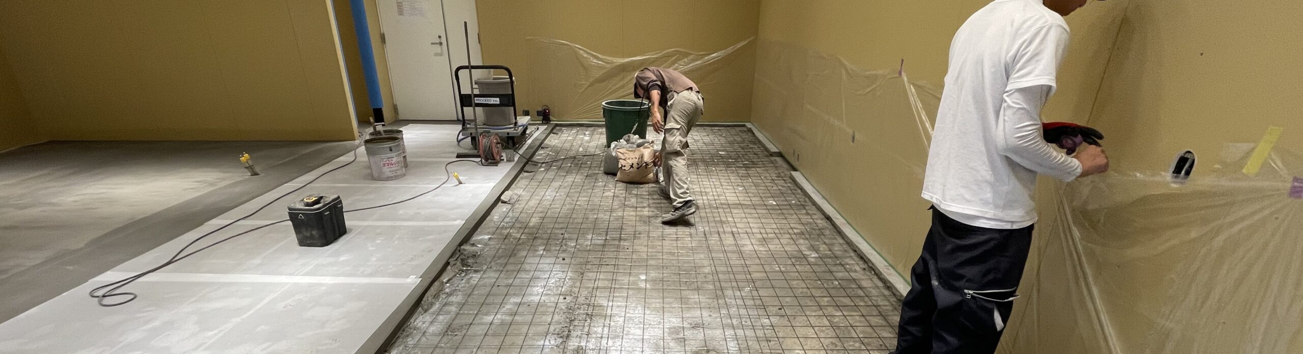 職人による養生作業